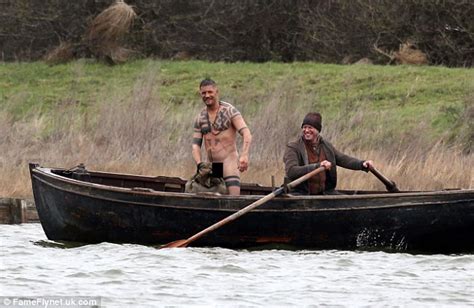 tom hardy naked|Tom Hardy Flashes His Naked Bod on Set of Taboo—See the。